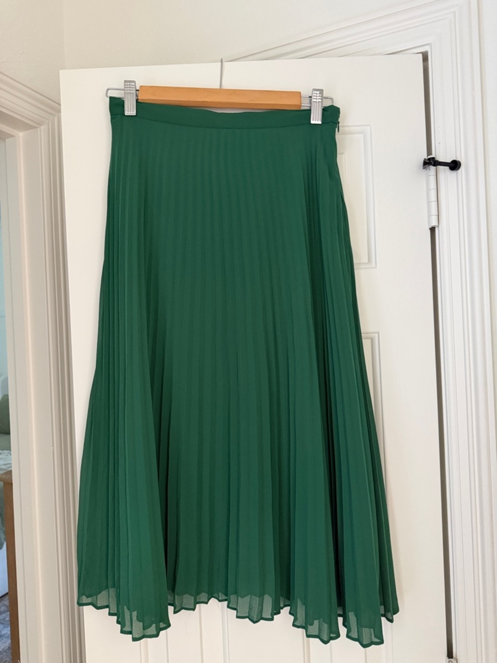 Brand new Ann Taylor Emerald Green Pleated Skirt